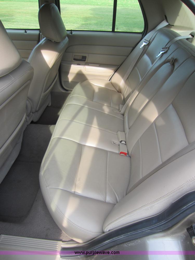 image for item D5555 2003 Ford Crown Victoria LX