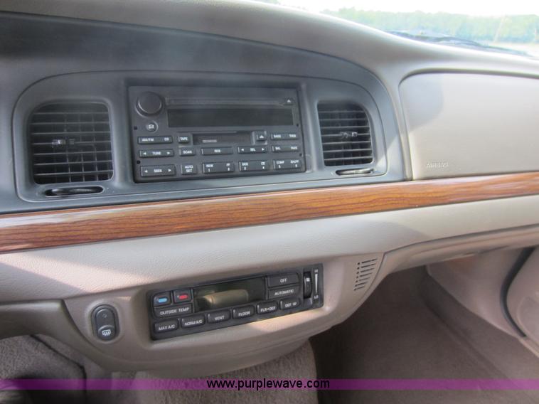 image for item D5555 2003 Ford Crown Victoria LX