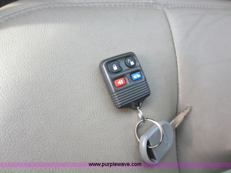 image for item D5555 2003 Ford Crown Victoria LX