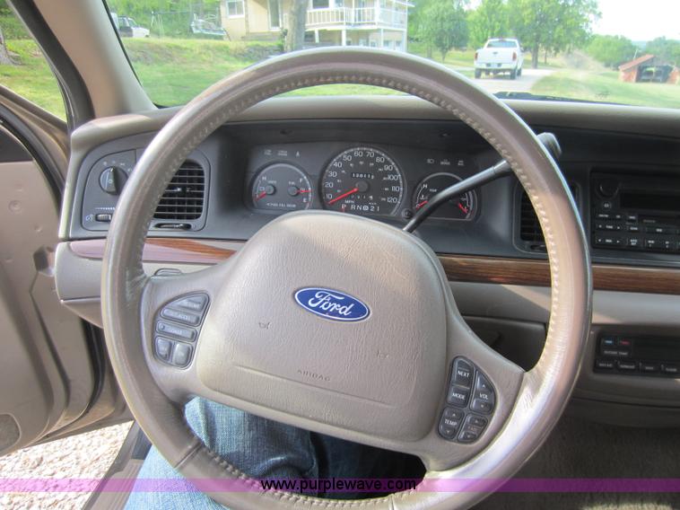 image for item D5555 2003 Ford Crown Victoria LX