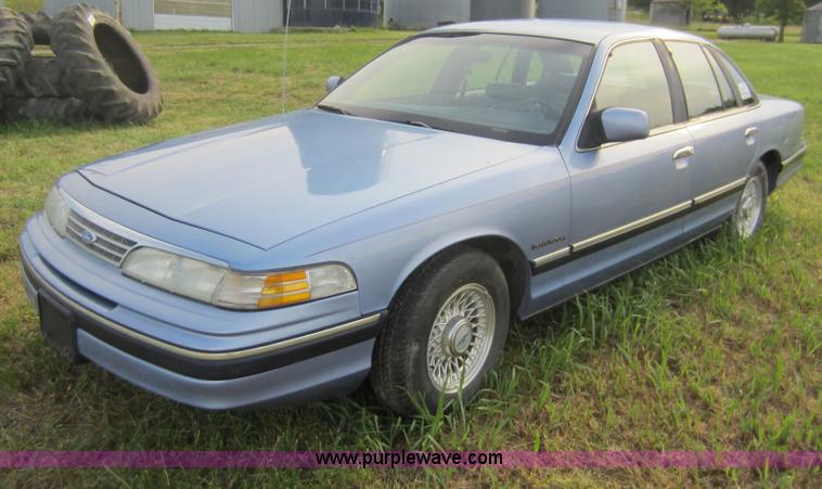 image for item D5559 1994 Ford Crown Victoria LX