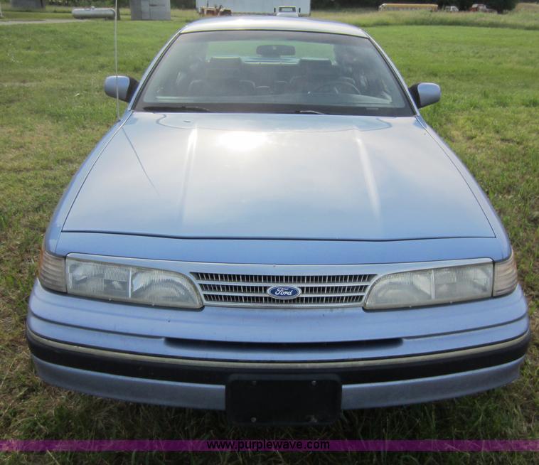 image for item D5559 1994 Ford Crown Victoria LX