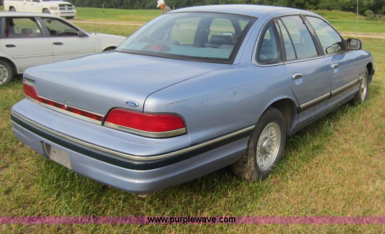 image for item D5559 1994 Ford Crown Victoria LX