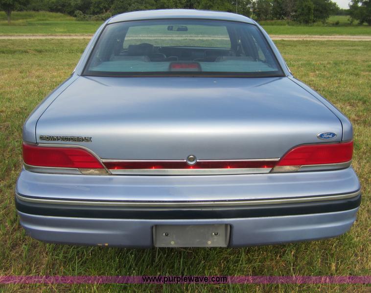 image for item D5559 1994 Ford Crown Victoria LX