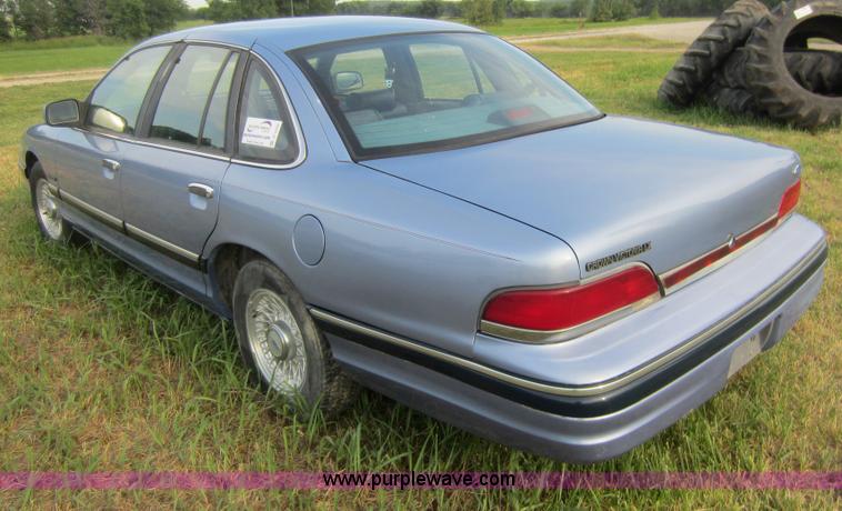 image for item D5559 1994 Ford Crown Victoria LX