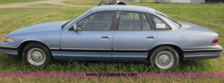 image for item D5559 1994 Ford Crown Victoria LX