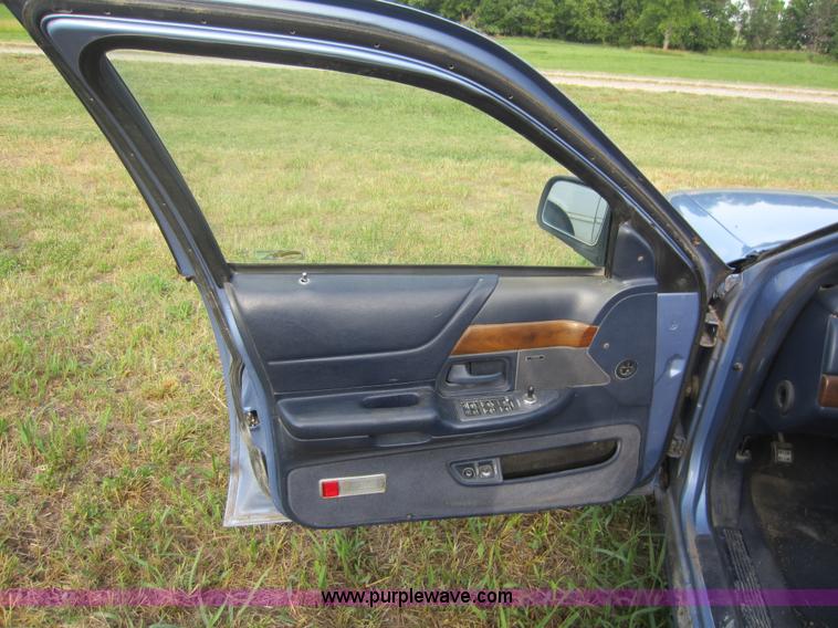 image for item D5559 1994 Ford Crown Victoria LX