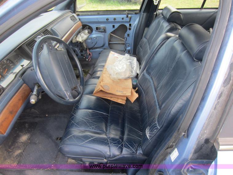 image for item D5559 1994 Ford Crown Victoria LX