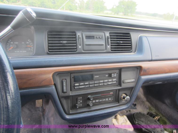image for item D5559 1994 Ford Crown Victoria LX