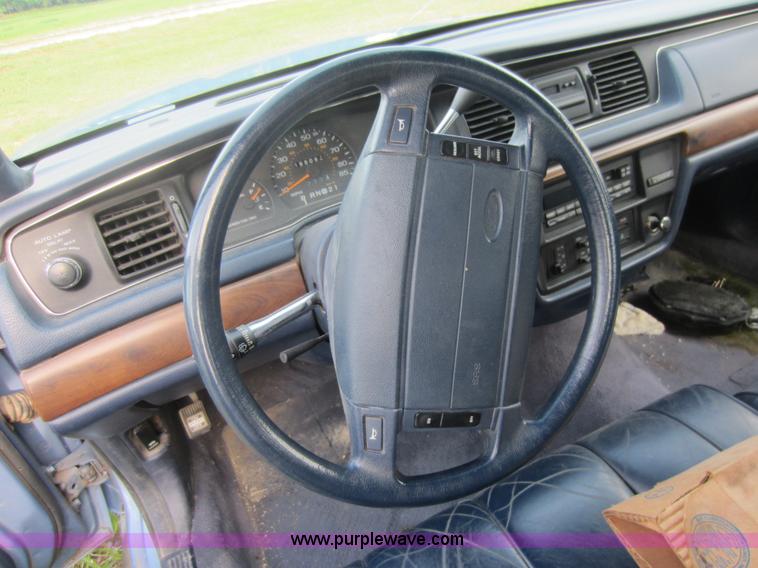 image for item D5559 1994 Ford Crown Victoria LX