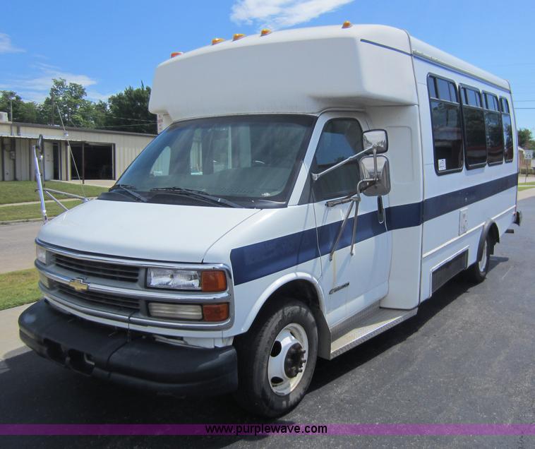 image for item D5567 2000 Chevrolet G3500 transit bus