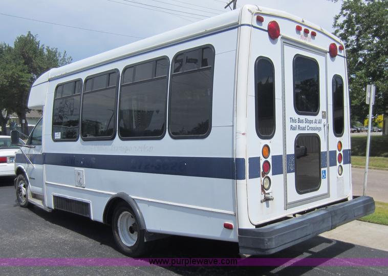 image for item D5567 2000 Chevrolet G3500 transit bus