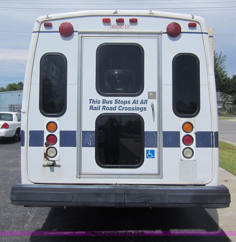 image for item D5567 2000 Chevrolet G3500 transit bus