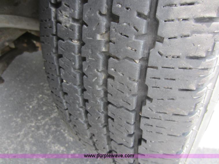 image for item D5567 2000 Chevrolet G3500 transit bus