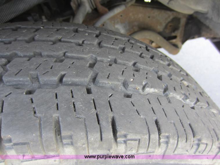 image for item D5567 2000 Chevrolet G3500 transit bus