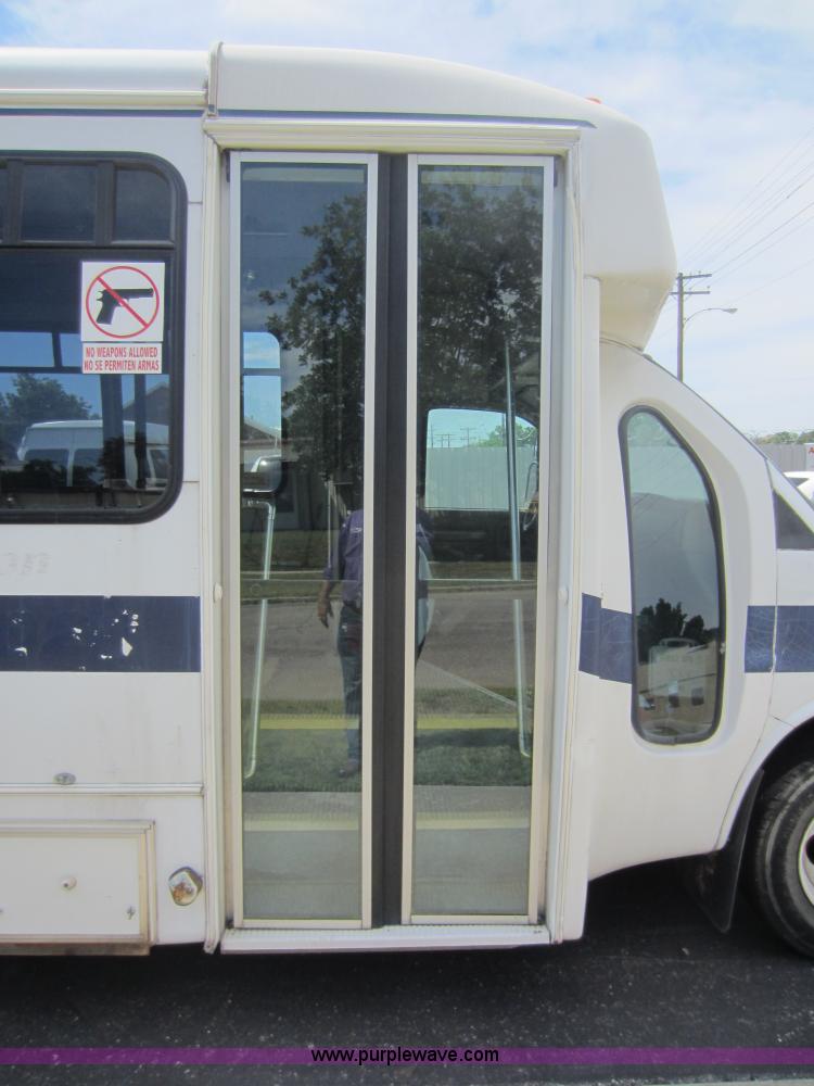 image for item D5567 2000 Chevrolet G3500 transit bus