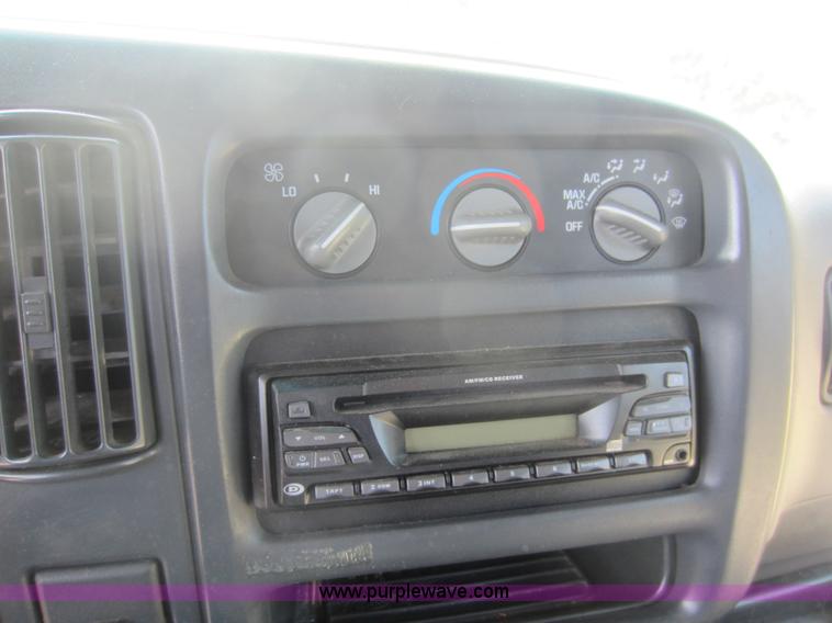 image for item D5567 2000 Chevrolet G3500 transit bus