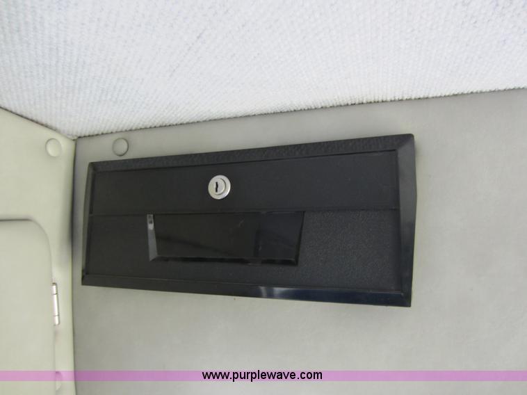 image for item D5567 2000 Chevrolet G3500 transit bus