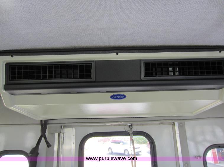 image for item D5567 2000 Chevrolet G3500 transit bus