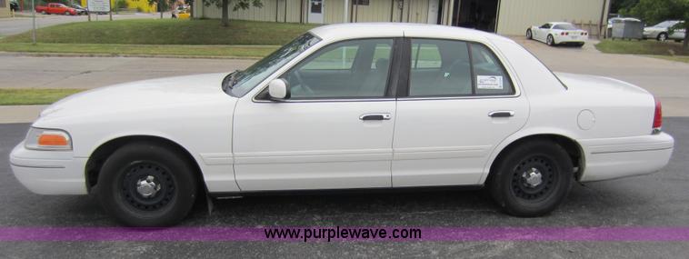 image for item D5570 2000 Ford Crown Victoria