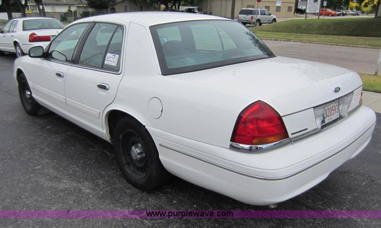 image for item D5570 2000 Ford Crown Victoria