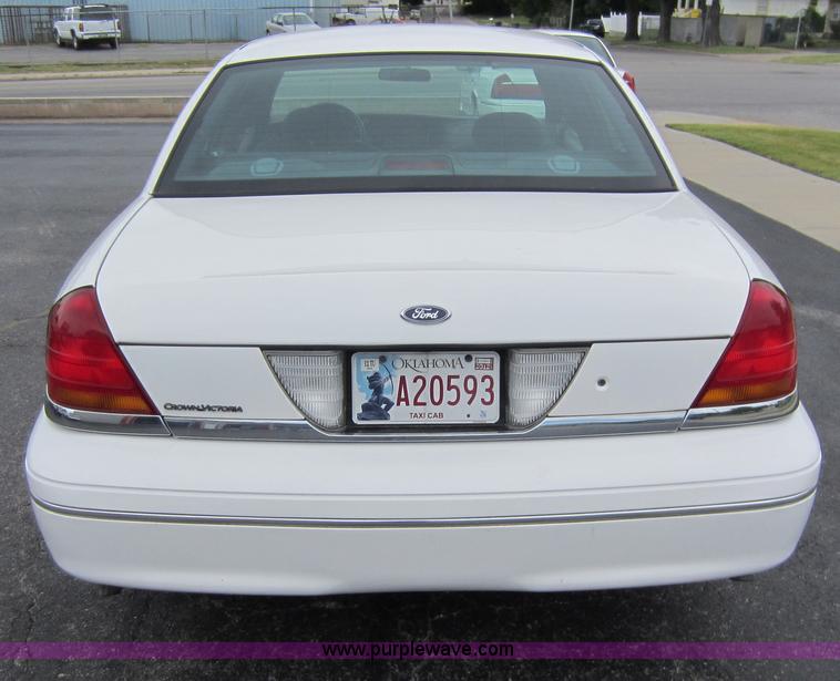 image for item D5570 2000 Ford Crown Victoria