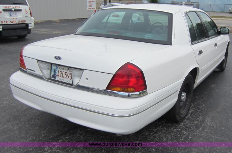 image for item D5570 2000 Ford Crown Victoria
