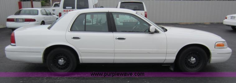 image for item D5570 2000 Ford Crown Victoria