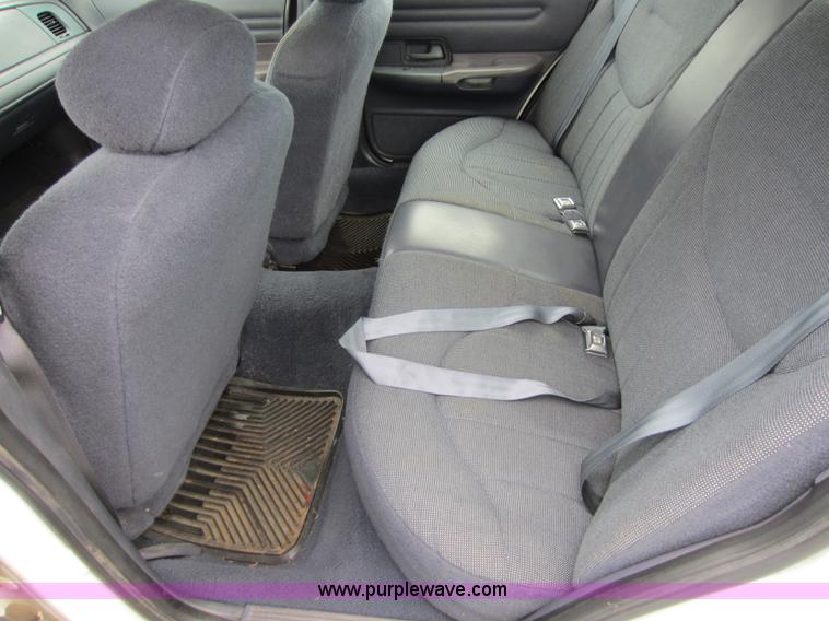 image for item D5570 2000 Ford Crown Victoria