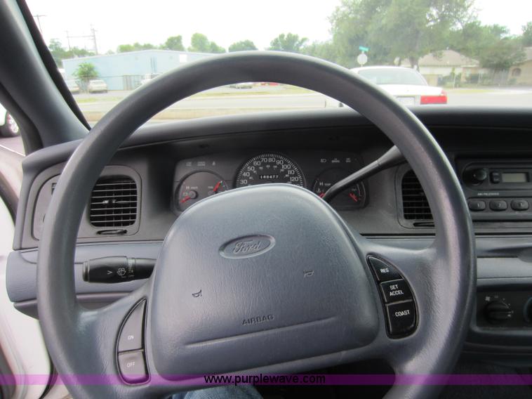 image for item D5570 2000 Ford Crown Victoria