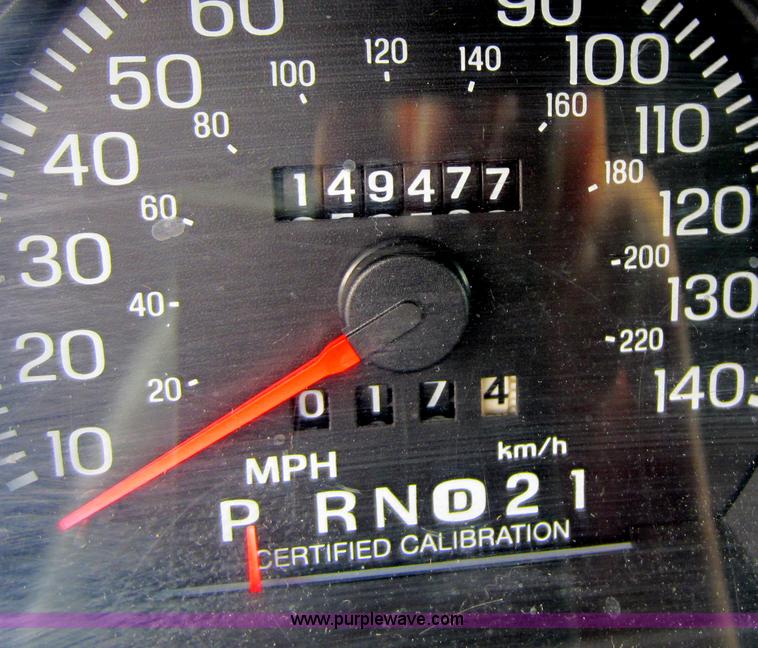 image for item D5570 2000 Ford Crown Victoria