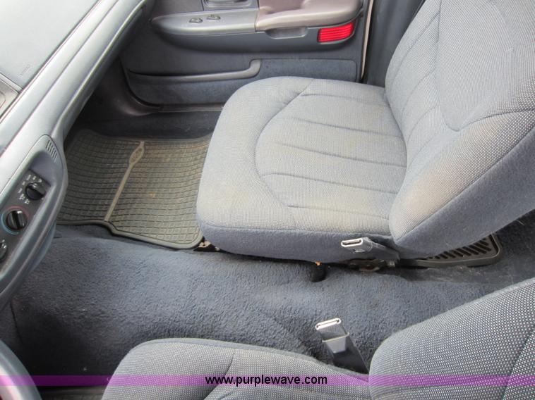 image for item D5570 2000 Ford Crown Victoria