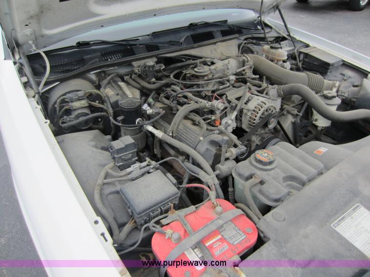 image for item D5570 2000 Ford Crown Victoria