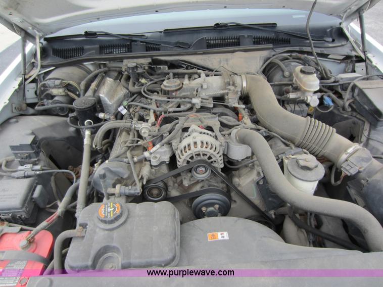 image for item D5570 2000 Ford Crown Victoria