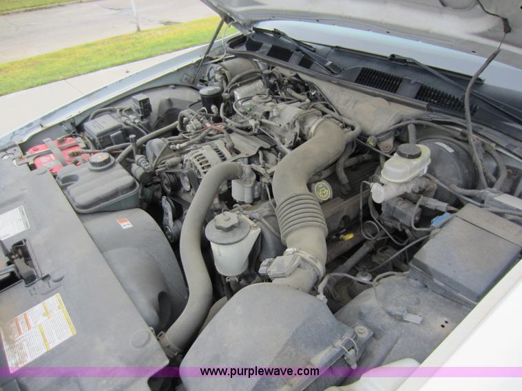 image for item D5570 2000 Ford Crown Victoria