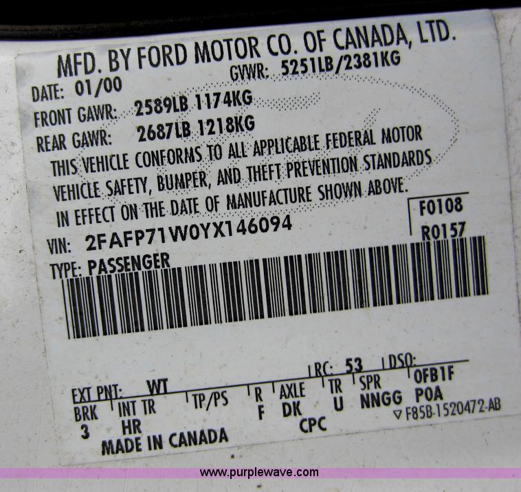 image for item D5570 2000 Ford Crown Victoria