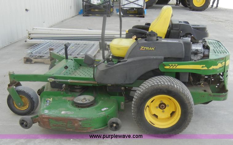 image for item M9537 John Deere 777 Z-TRAK mower