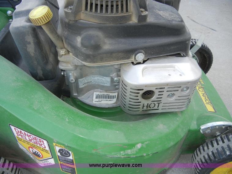 image for item M9539 John Deere WE85 push mower with bagger