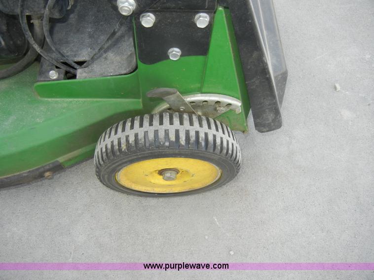 image for item M9539 John Deere WE85 push mower with bagger