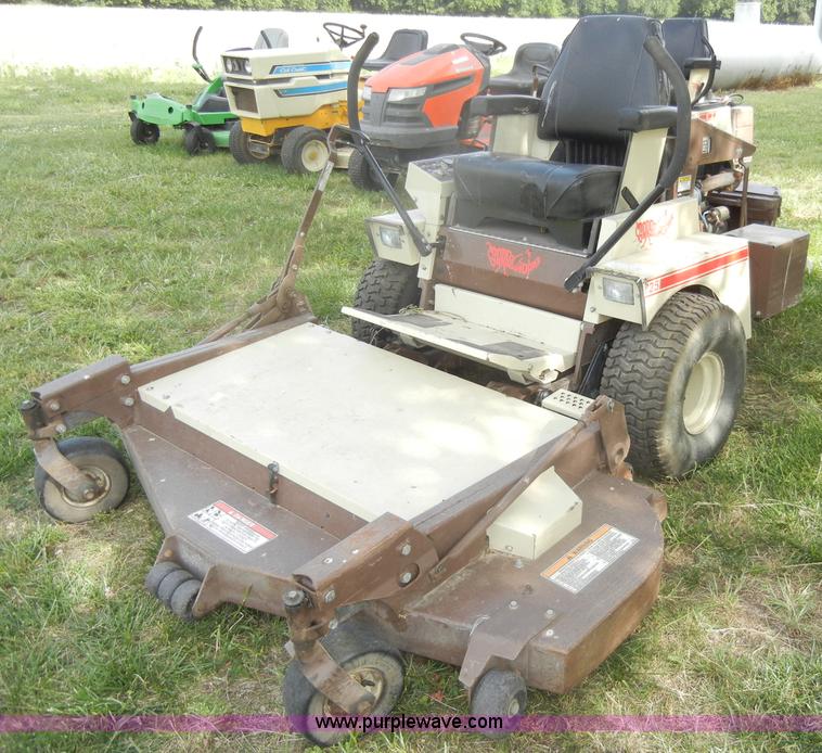 image for item M9546 Grasshopper 725 ZTR lawn mower