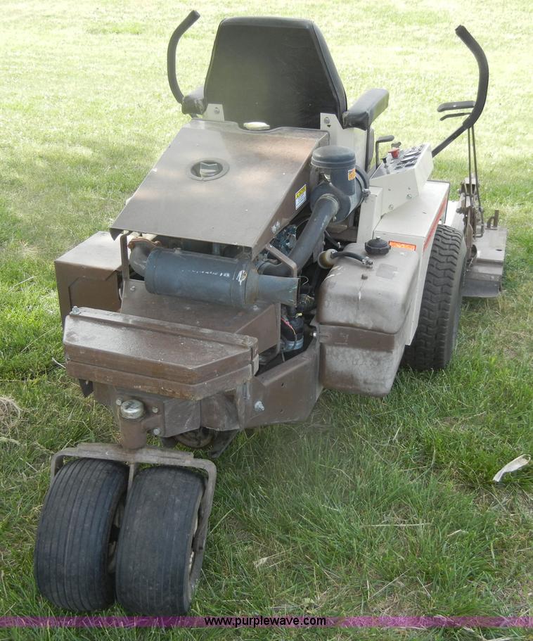 image for item M9546 Grasshopper 725 ZTR lawn mower