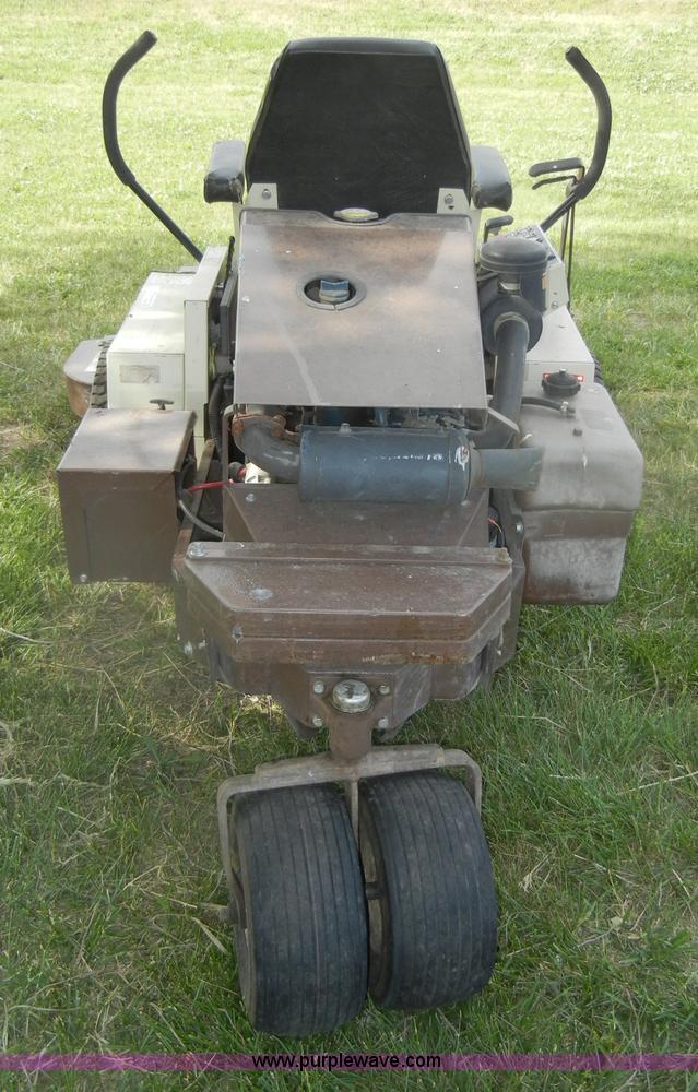 image for item M9546 Grasshopper 725 ZTR lawn mower