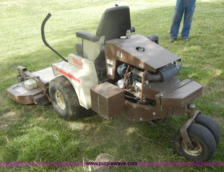 image for item M9546 Grasshopper 725 ZTR lawn mower