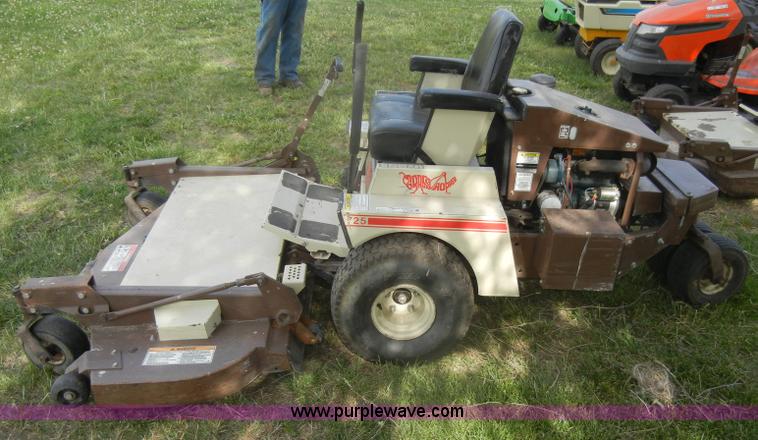 image for item M9546 Grasshopper 725 ZTR lawn mower