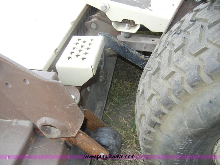 image for item M9546 Grasshopper 725 ZTR lawn mower