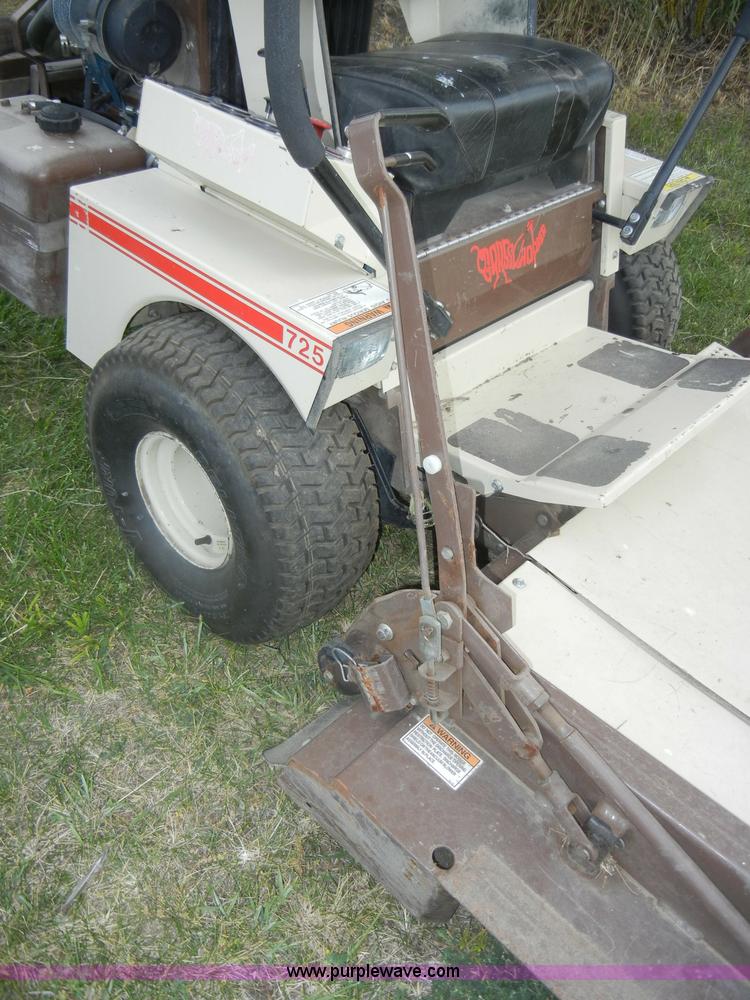 image for item M9546 Grasshopper 725 ZTR lawn mower