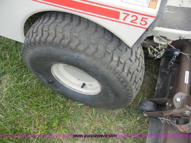 image for item M9546 Grasshopper 725 ZTR lawn mower