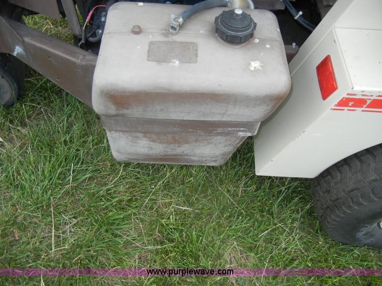 image for item M9546 Grasshopper 725 ZTR lawn mower