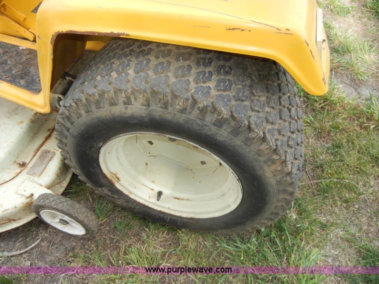 image for item M9548 International Cub Cadet 1650 lawn mower