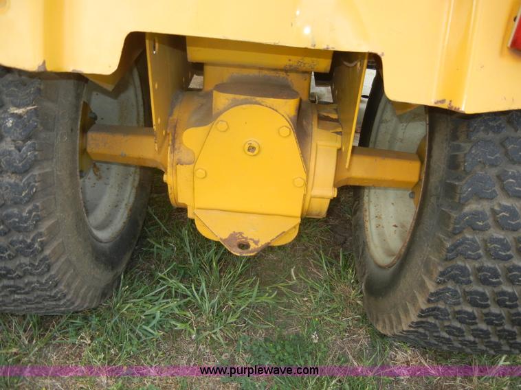 image for item M9548 International Cub Cadet 1650 lawn mower